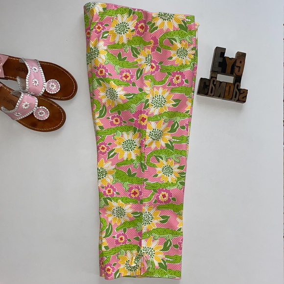 🌴LILLY PULITZER Alligator Print Capri Pants - Picture 3 of 8